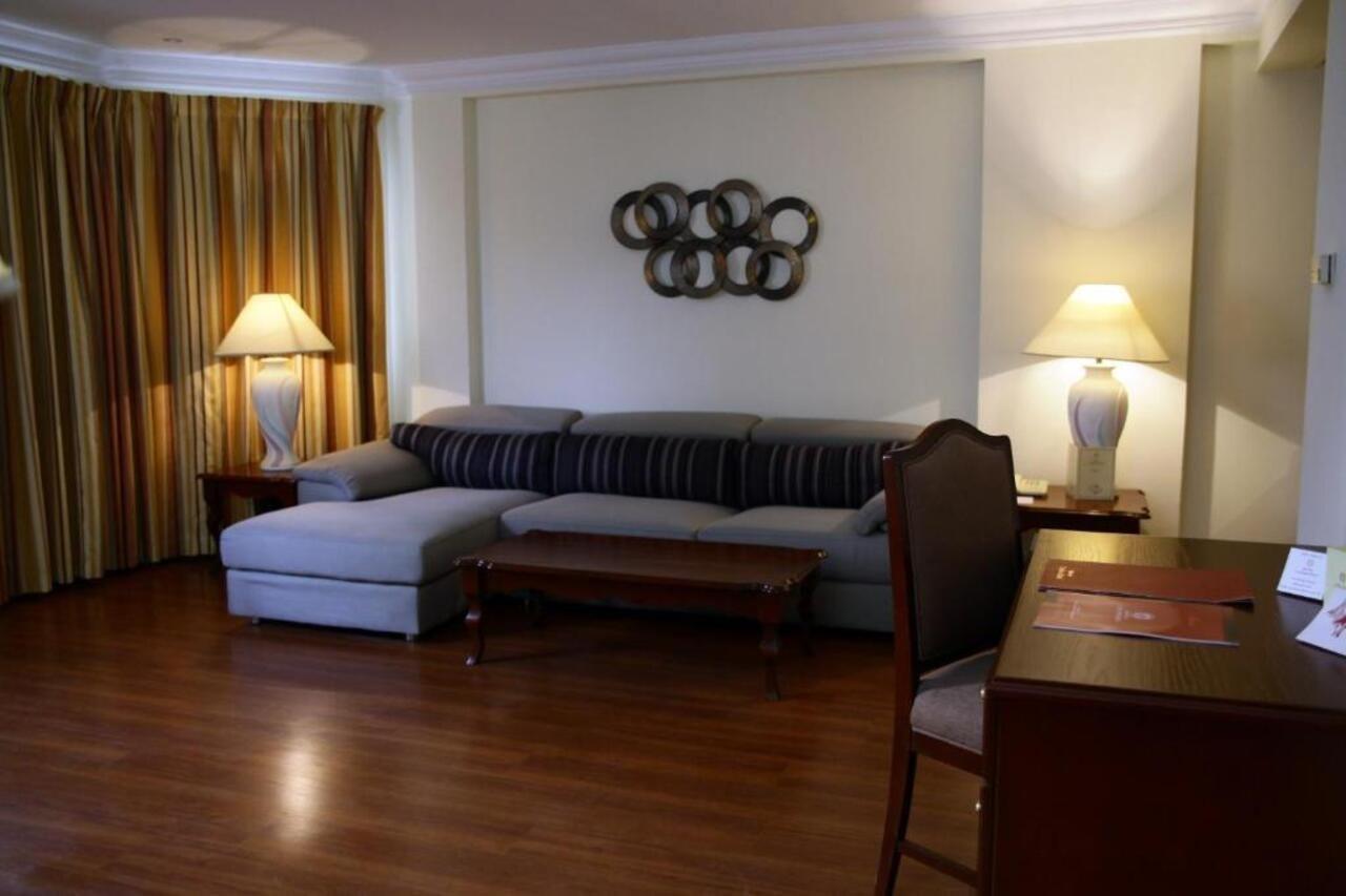Bahrain Carlton Hotel Манама Экстерьер фото