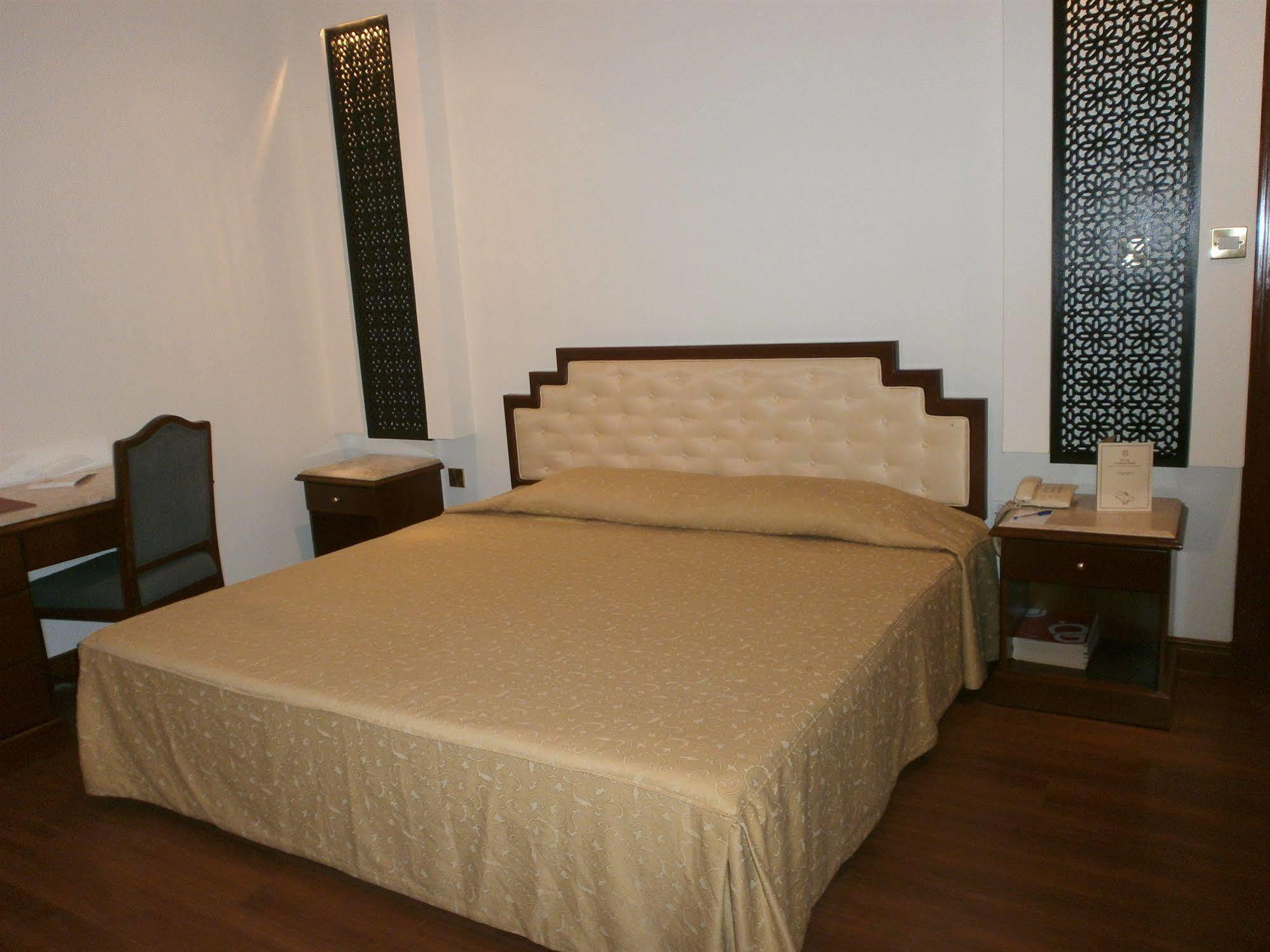 Bahrain Carlton Hotel Манама Экстерьер фото